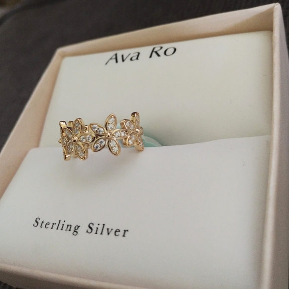 ✨️HP 2X✨️ Ava Ro🚣 Connecting Gold💛 Flowers🌼 Ring💍 - Picture 6 of 16